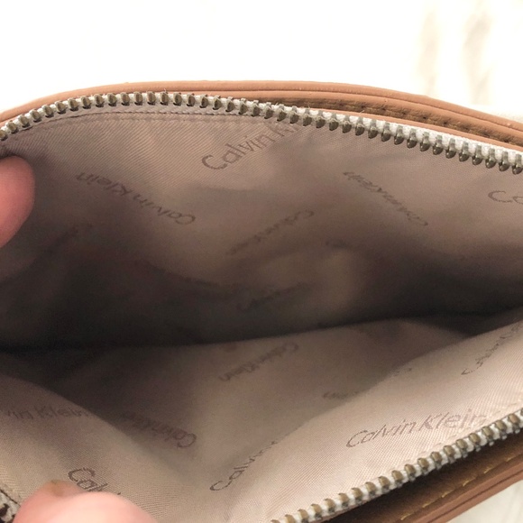 💖 Calvin Klein Brynn Suede Tote Crossbody - Picture 7 of 13